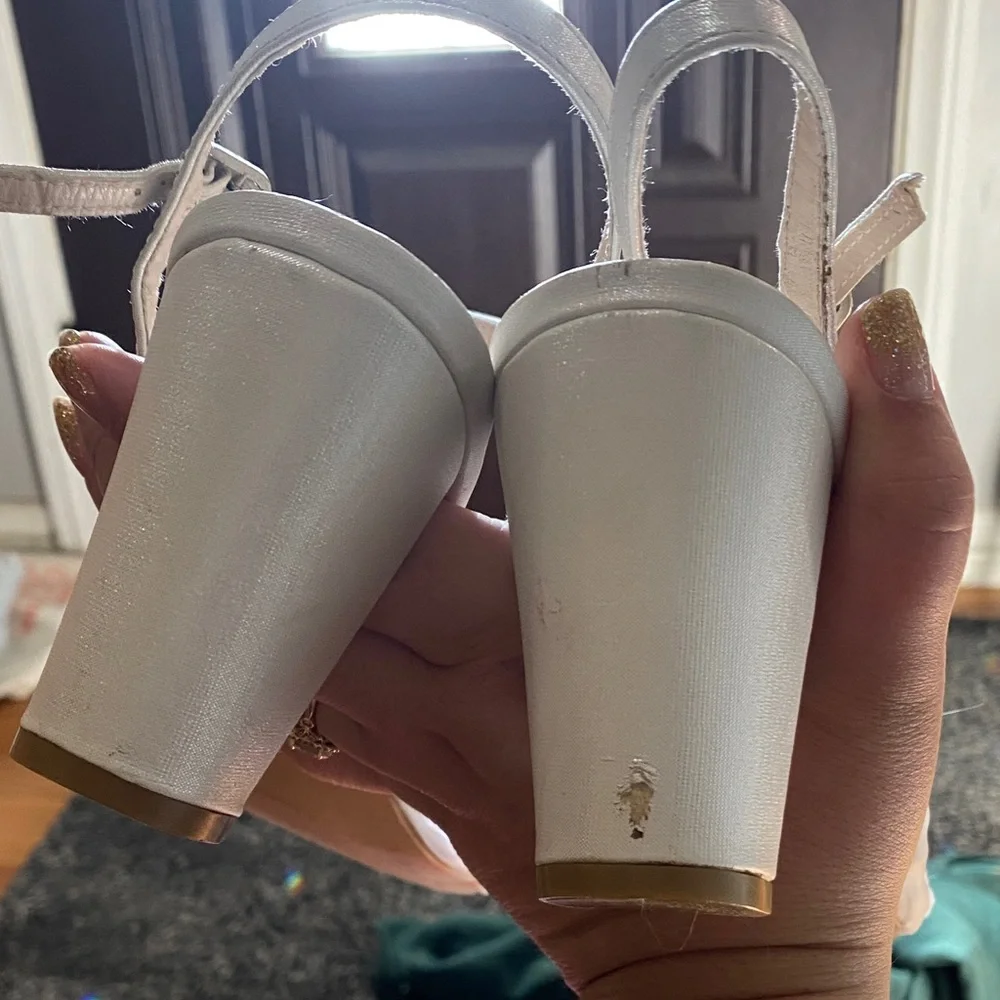 David's Bridal White Bow Heels - Picture 2 of 6